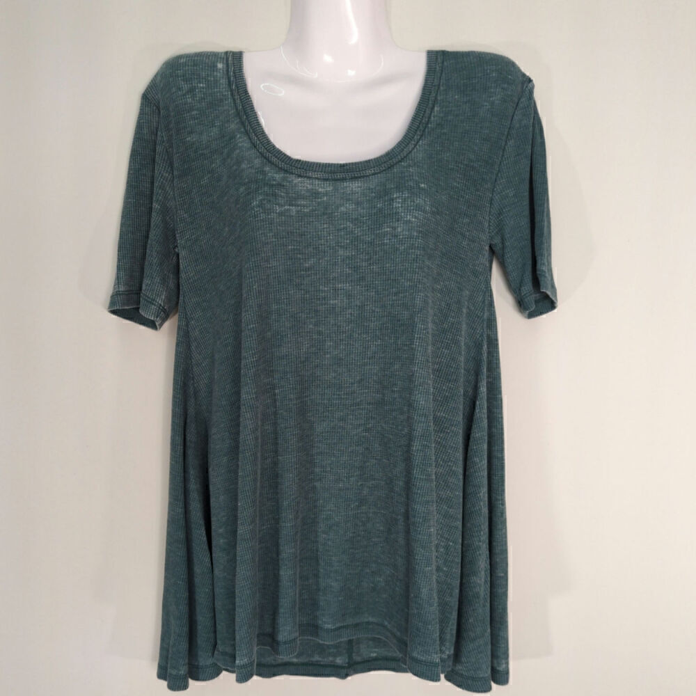 White Crow Green Scoop Neck Short Sleeve Lagen Look Henley Top Small